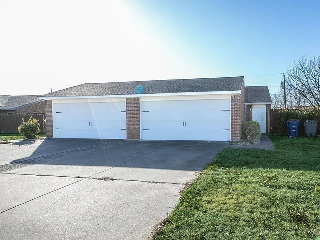 $1,675 | 532 Canary Lane, Red Oak, TX 75154