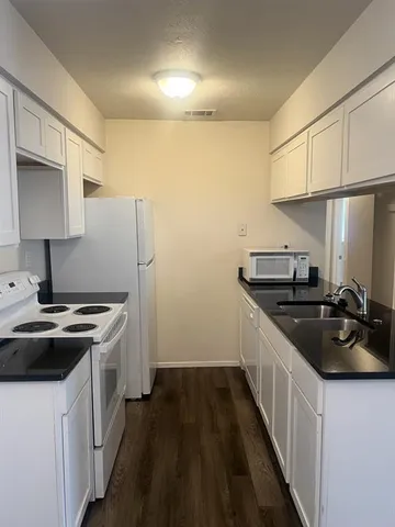 $1,675 | 532 Canary Lane, Red Oak, TX 75154