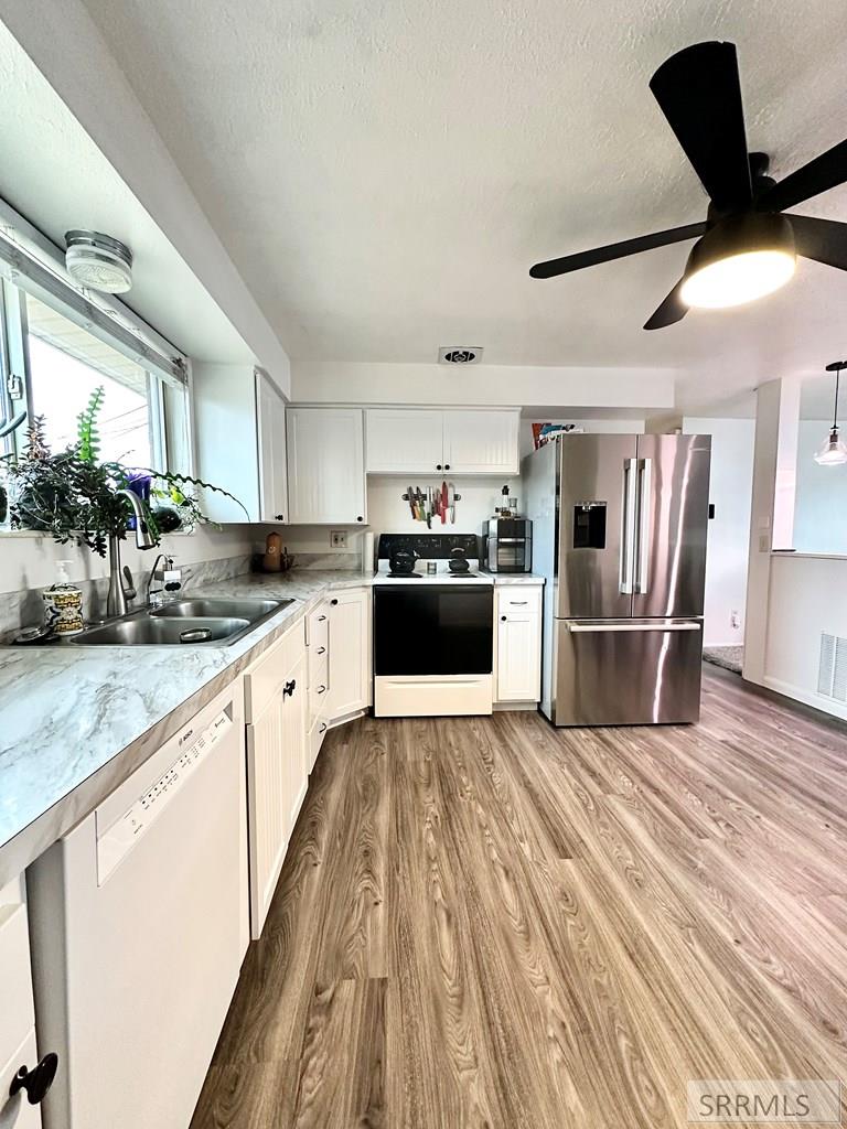 1820 Falcon Drive Ammon, ID 83406 - Photo 14 of 26