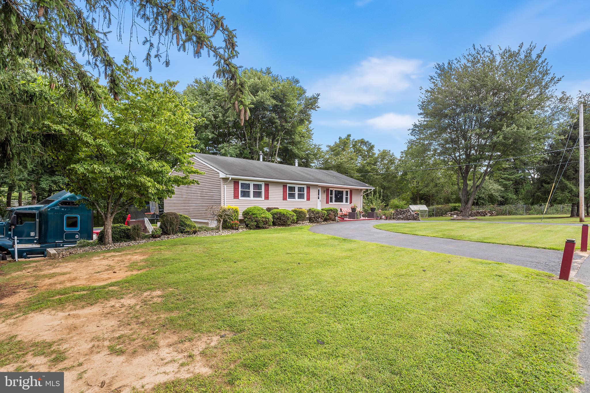 7 Chambers Road Millstone Township, NJ 08510 - Photo 2 of 22 Gallery Image 2
