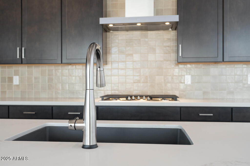 800 West J. Waltz Way Apache Junction, AZ 85120 - Photo 4 of 22 a bathroom with a tub and a sink