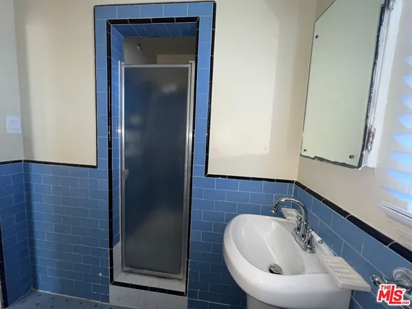 $1,695 | 1306 1/2 South Mansfield Avenue, Los Angeles, CA 90016