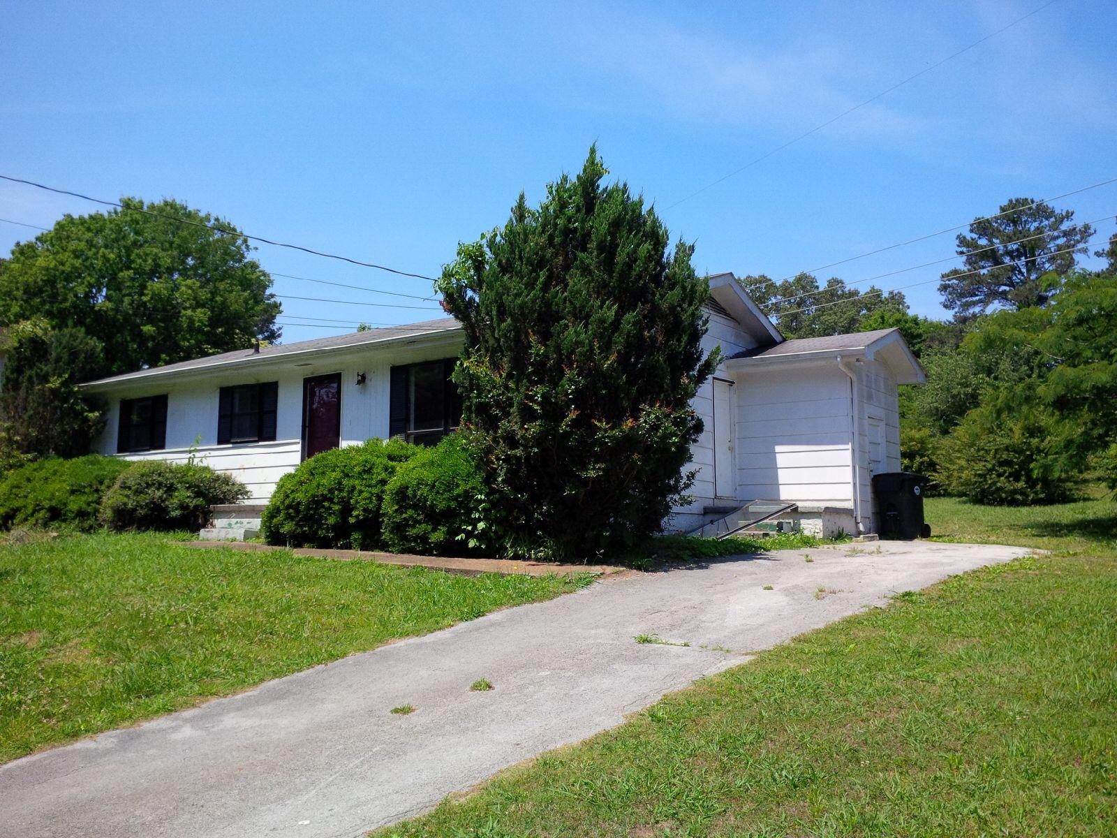 5043 Eller Road Chattanooga, TN 37416 - Photo 4 of 10 right