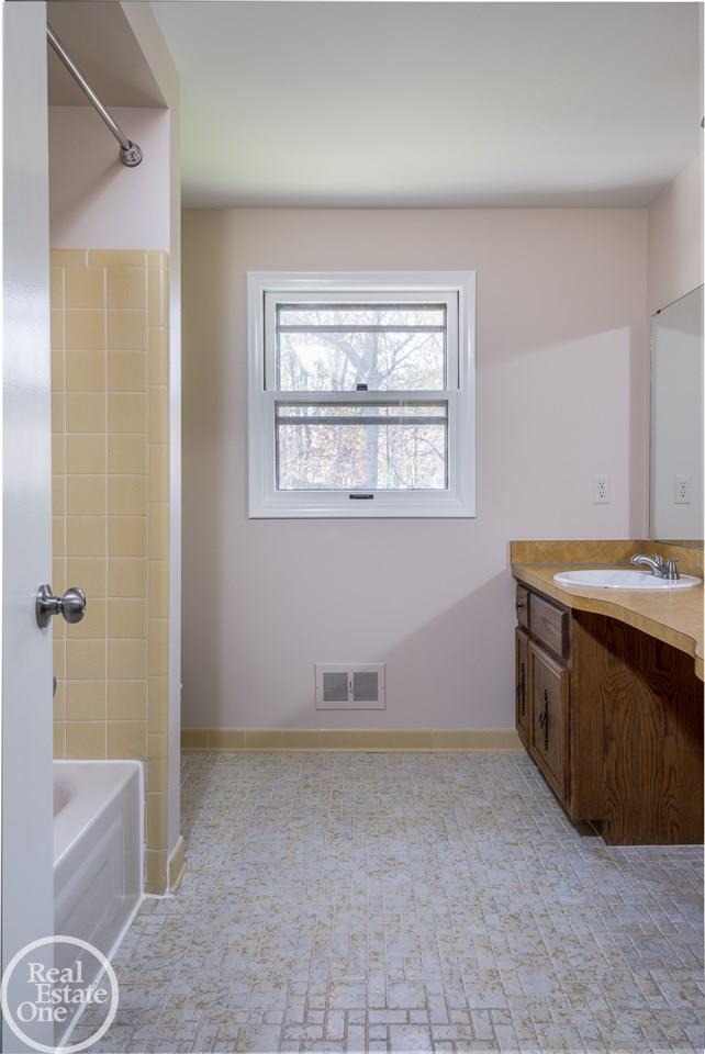 815 Mayfair Court Rochester Hills, MI 48309 - Photo 14 of 26