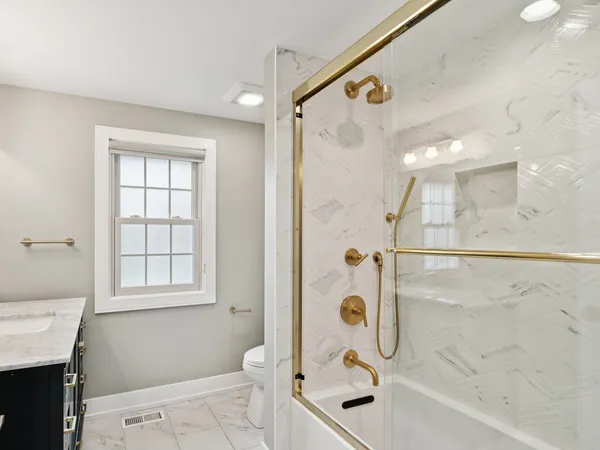 $1,100,000 | 2870 Beckwith Court, Northbrook, IL 60062