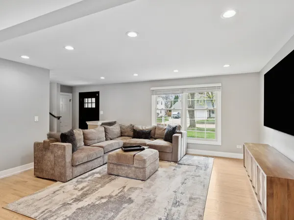 $1,100,000 | 2870 Beckwith Court, Northbrook, IL 60062