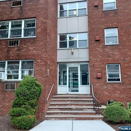 $1,875 | 111 Broad, Palisades Park, NJ 07650