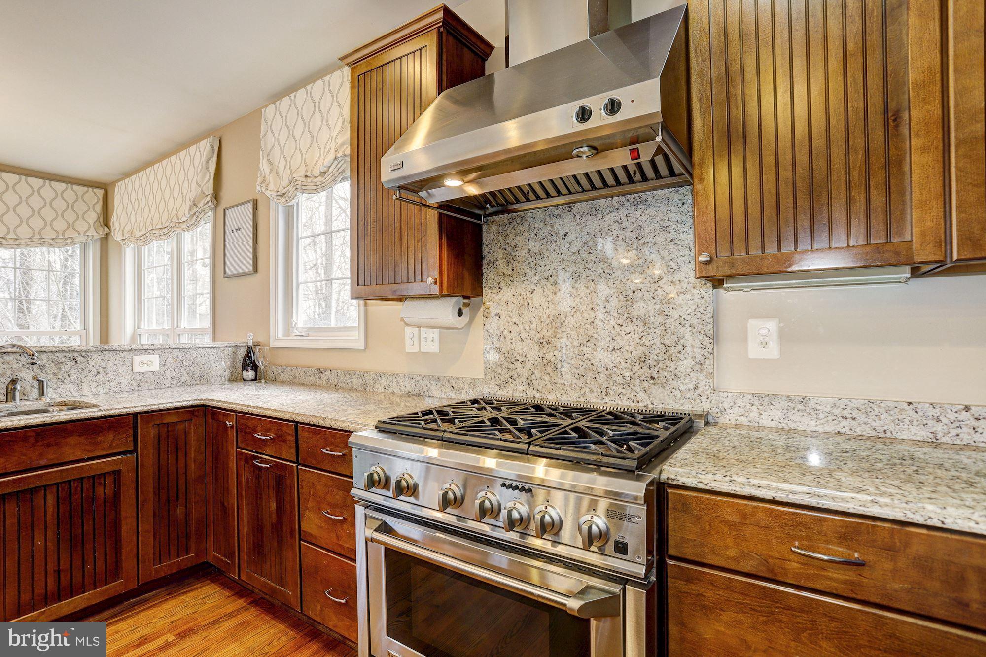 8055 High Castle Road Ellicott City, MD 21043 - Photo 11 of 48 Monogram Six Burner Gas Stove