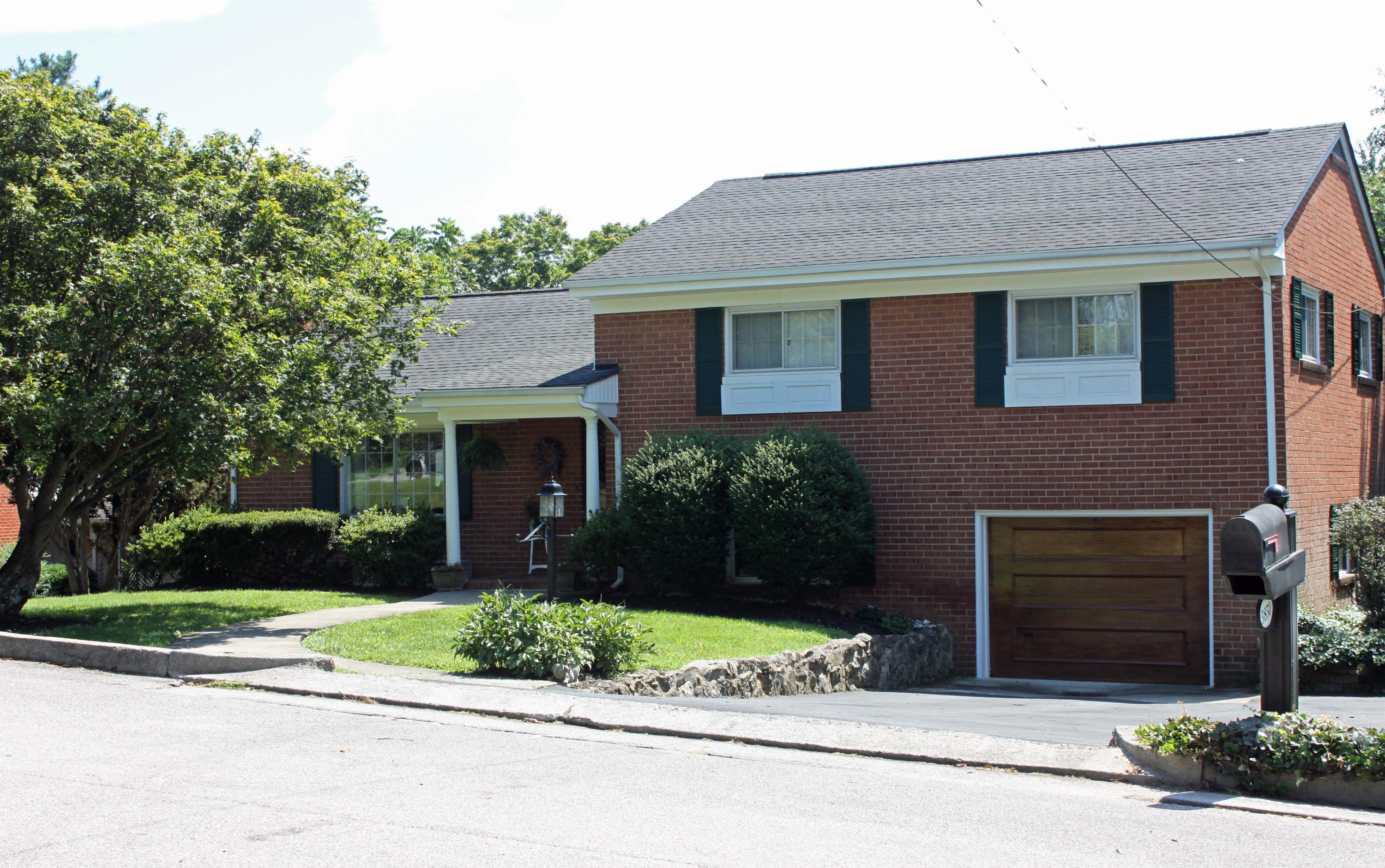 3850 Darlington Road Southwest Roanoke, VA 24018 - Photo 1 of 31 Welcoming Street View