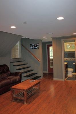 3850 Darlington Road Southwest Roanoke, VA 24018 - Photo 22 of 31 Family Room w/ Full Bath