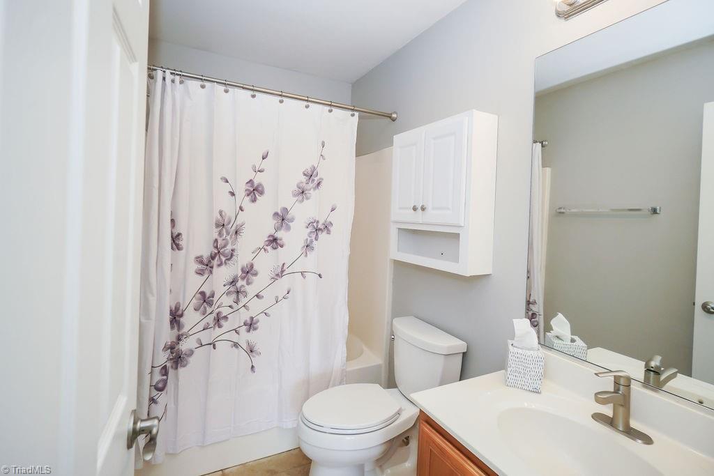1128 Wesson Court High Point, NC 27265 - Photo 7 of 15 Primary bathroom