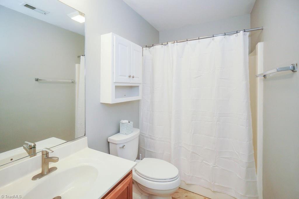 1128 Wesson Court High Point, NC 27265 - Photo 10 of 15 Guest bathroom