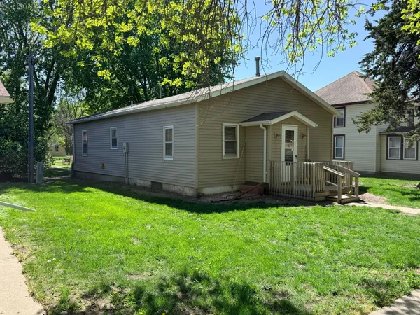 $65,000 | 520 6th Street, Walnut Grove, MN 56180