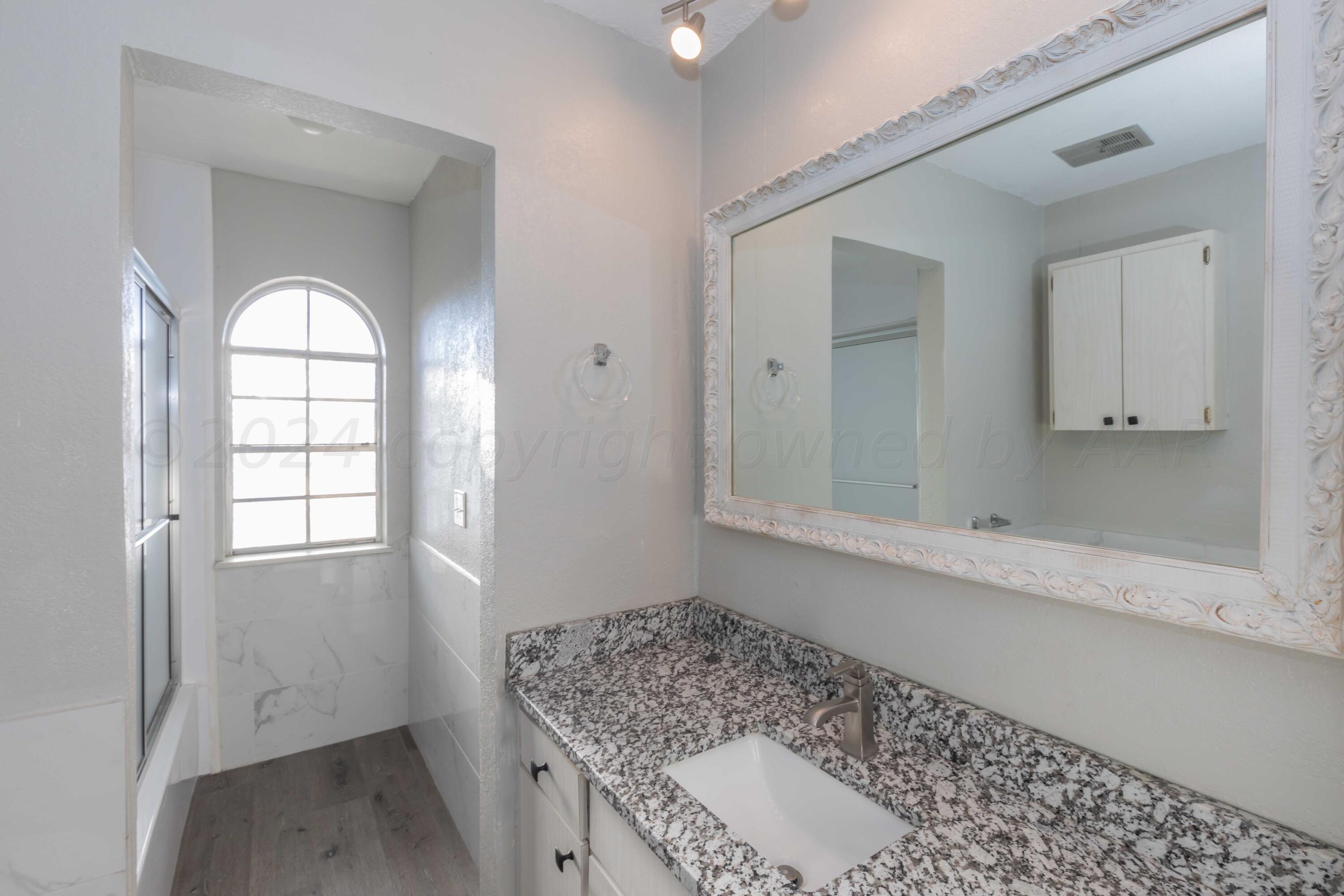 5144 Susan Drive Amarillo, TX 79110 - Photo 25 of 40 BATHROOM 2 VIEW 1