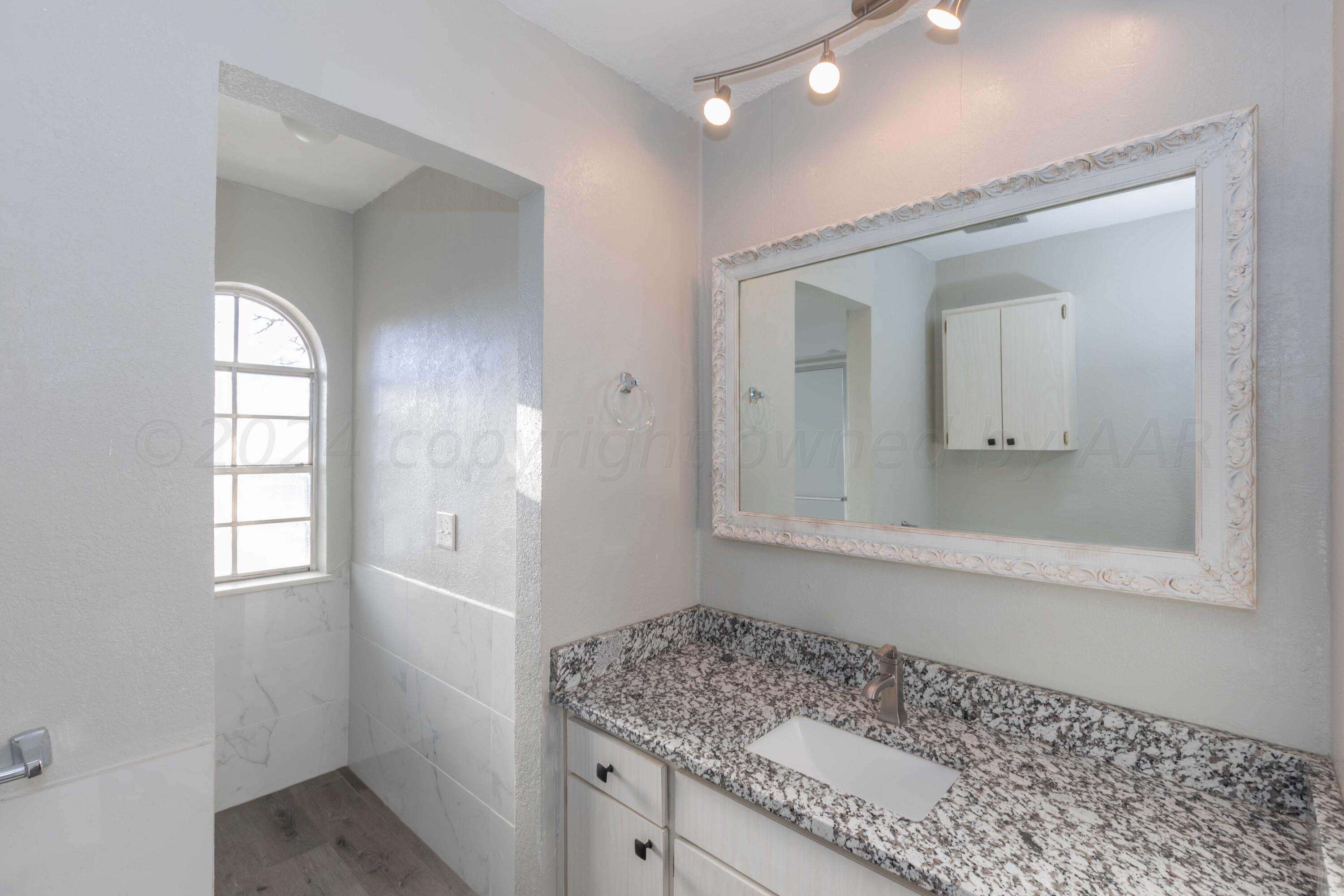 5144 Susan Drive Amarillo, TX 79110 - Photo 27 of 40 BATHROOM 2 VIEW 3