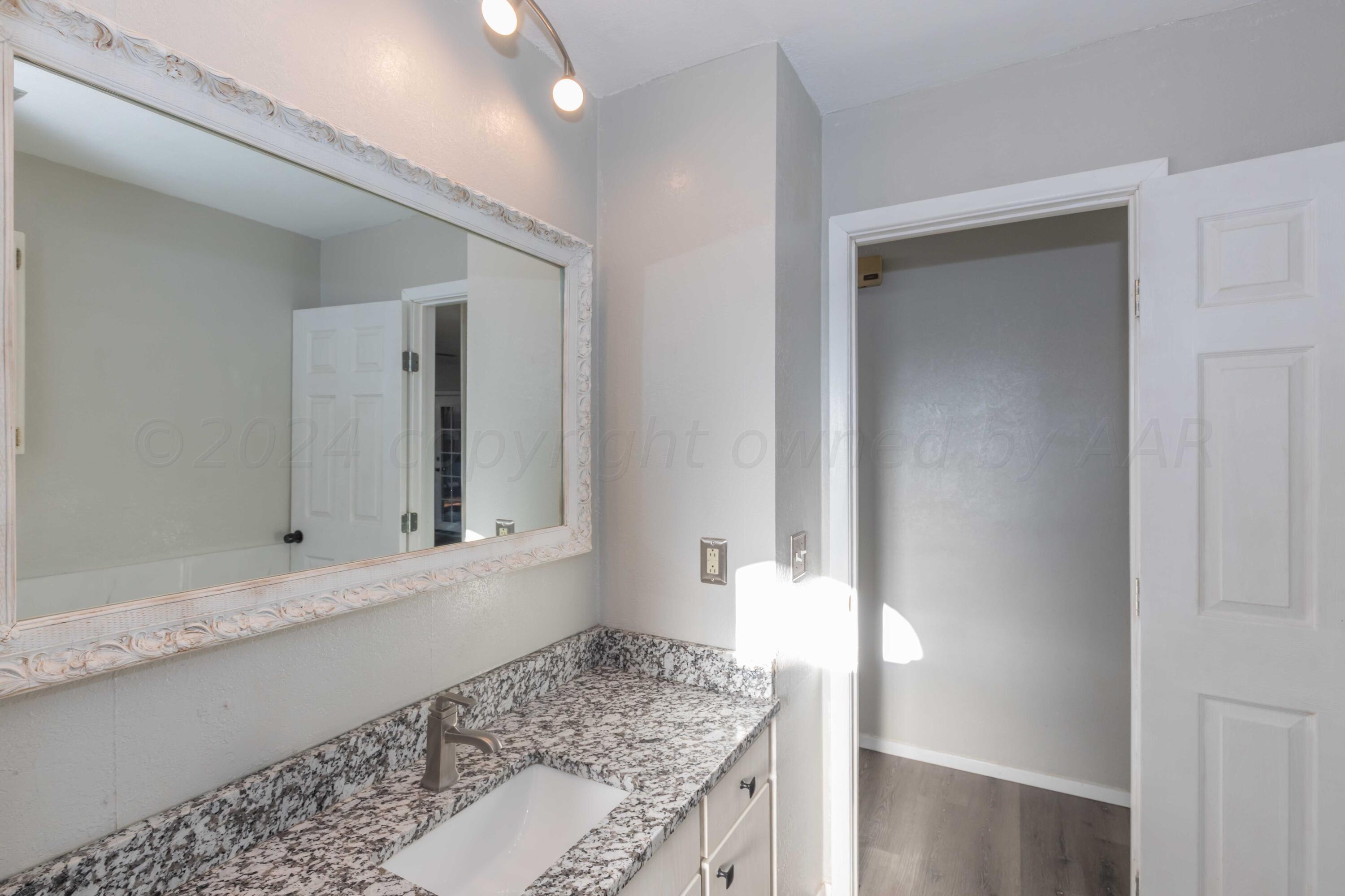 5144 Susan Drive Amarillo, TX 79110 - Photo 28 of 40 BATHROOM 2 VIEW 4