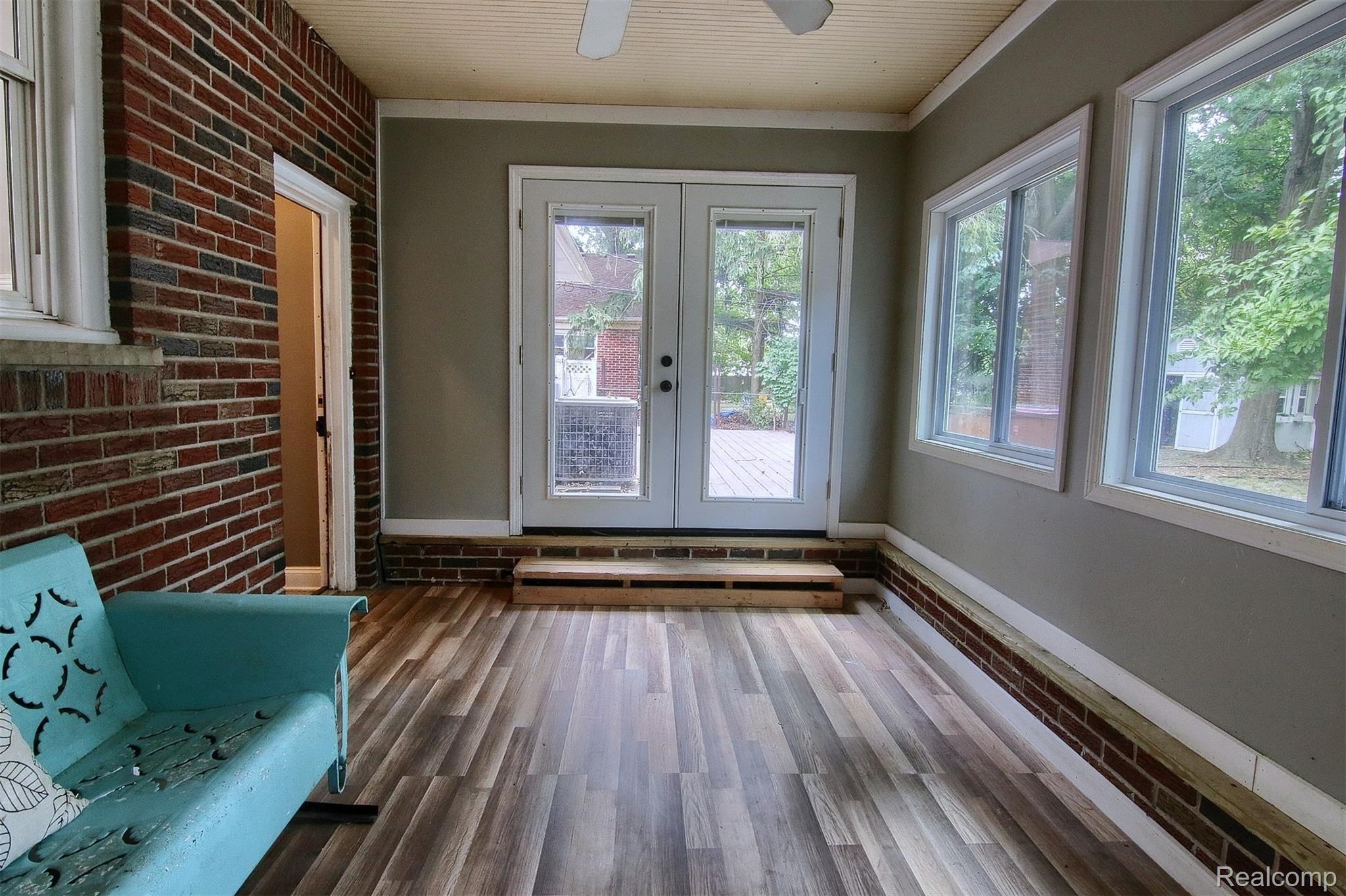 9810 Allen Road Allen Park, MI 48101 - Photo 12 of 32 13-Sun Room 2nd View.jpg