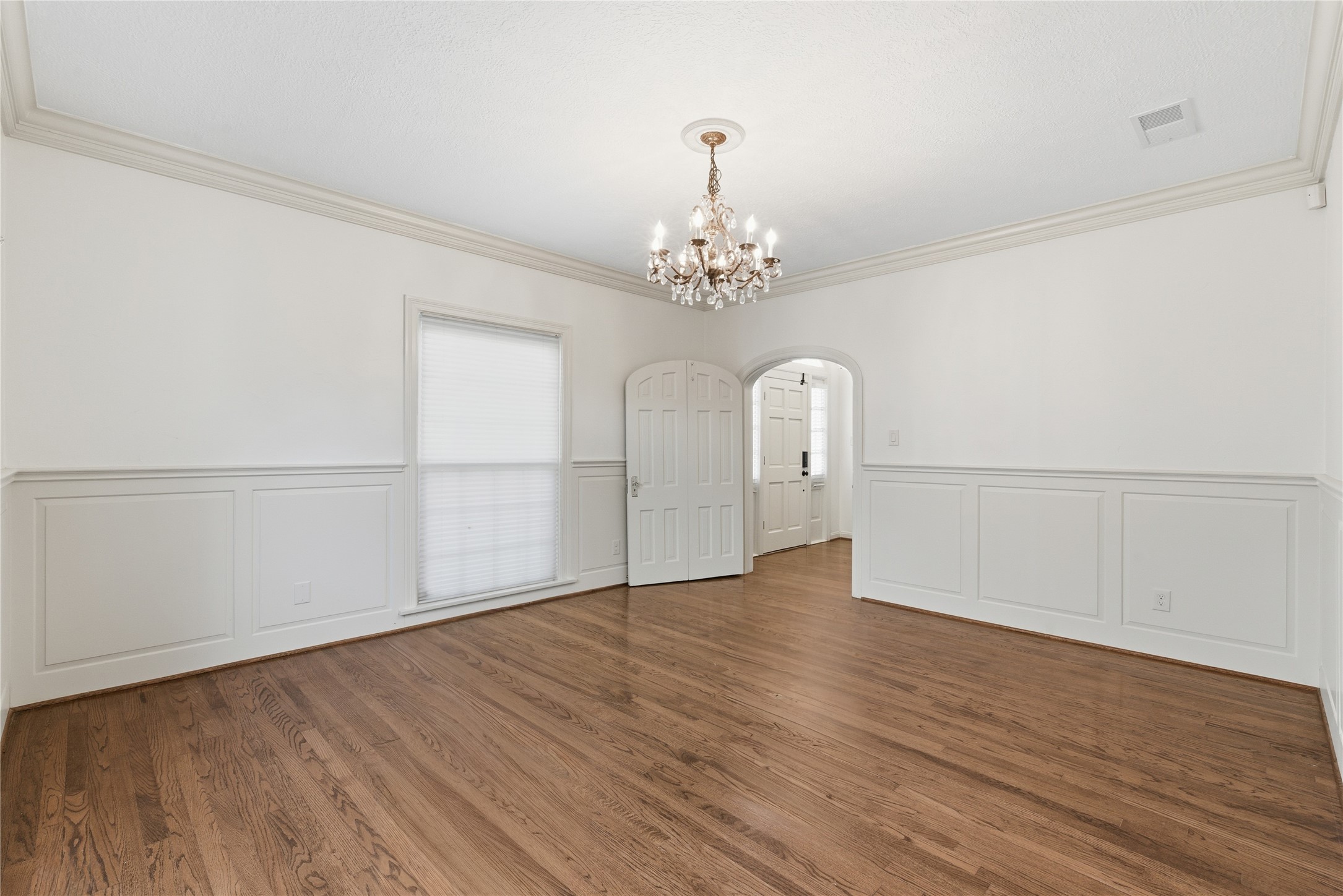 6666 Fairfield Street Houston, TX 77023 - Photo 17 of 48 a view of a livingroom with wooden floor
