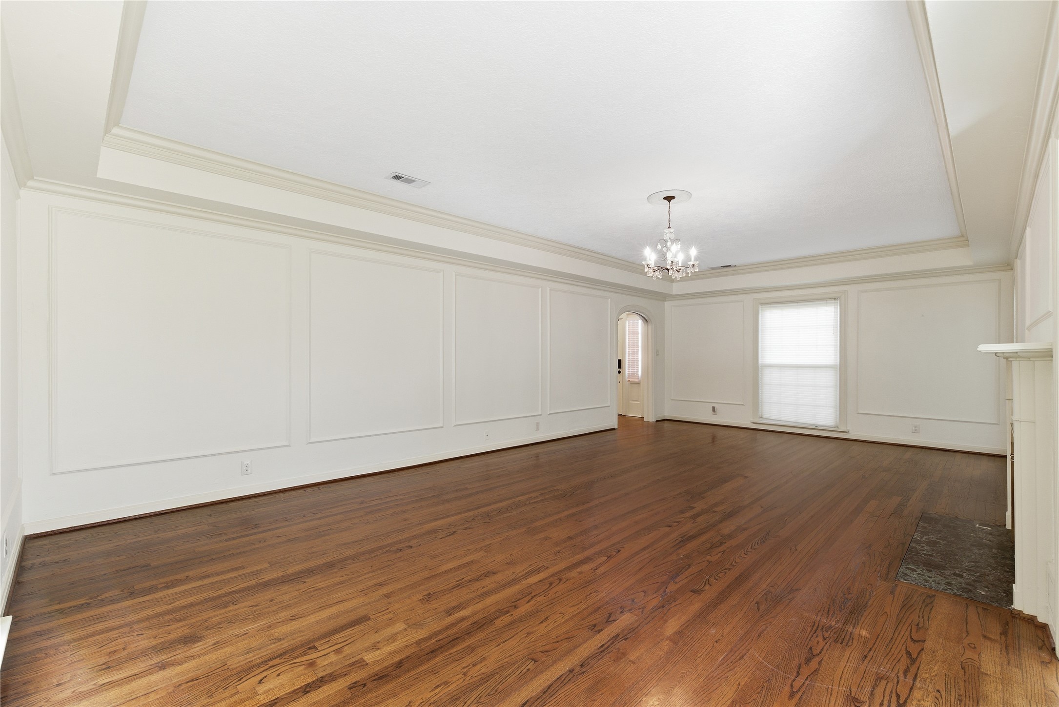 6666 Fairfield Street Houston, TX 77023 - Photo 19 of 48 an empty room with wooden floor and windows