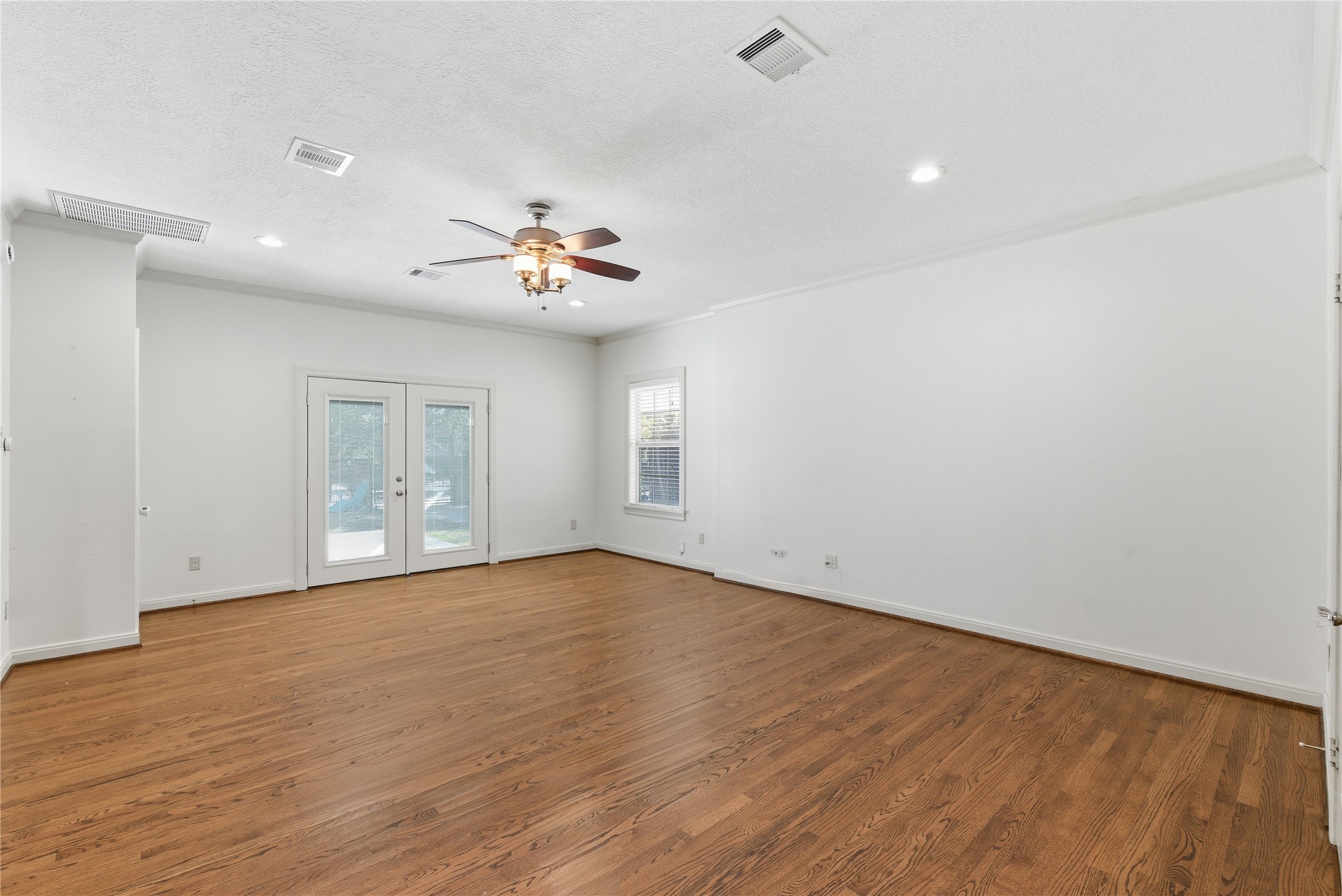 6666 Fairfield Street Houston, TX 77023 - Photo 9 of 48 a view of an empty room with a window