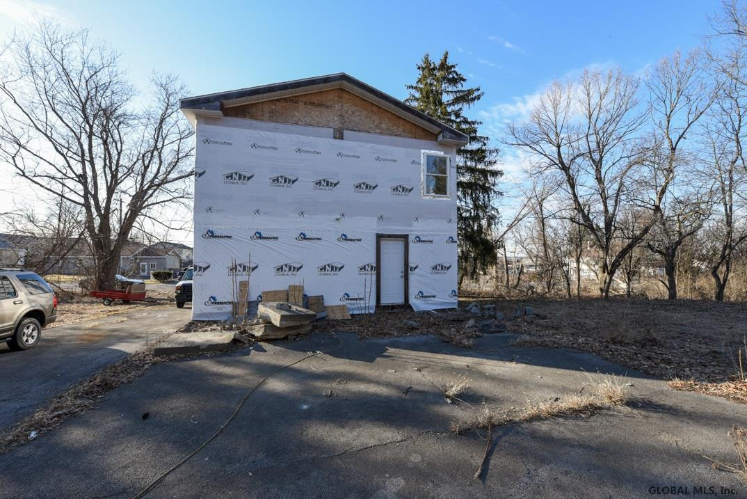 2174 Lenox Road Schenectady, NY 12309 - Photo 3 of 17 Photo 3