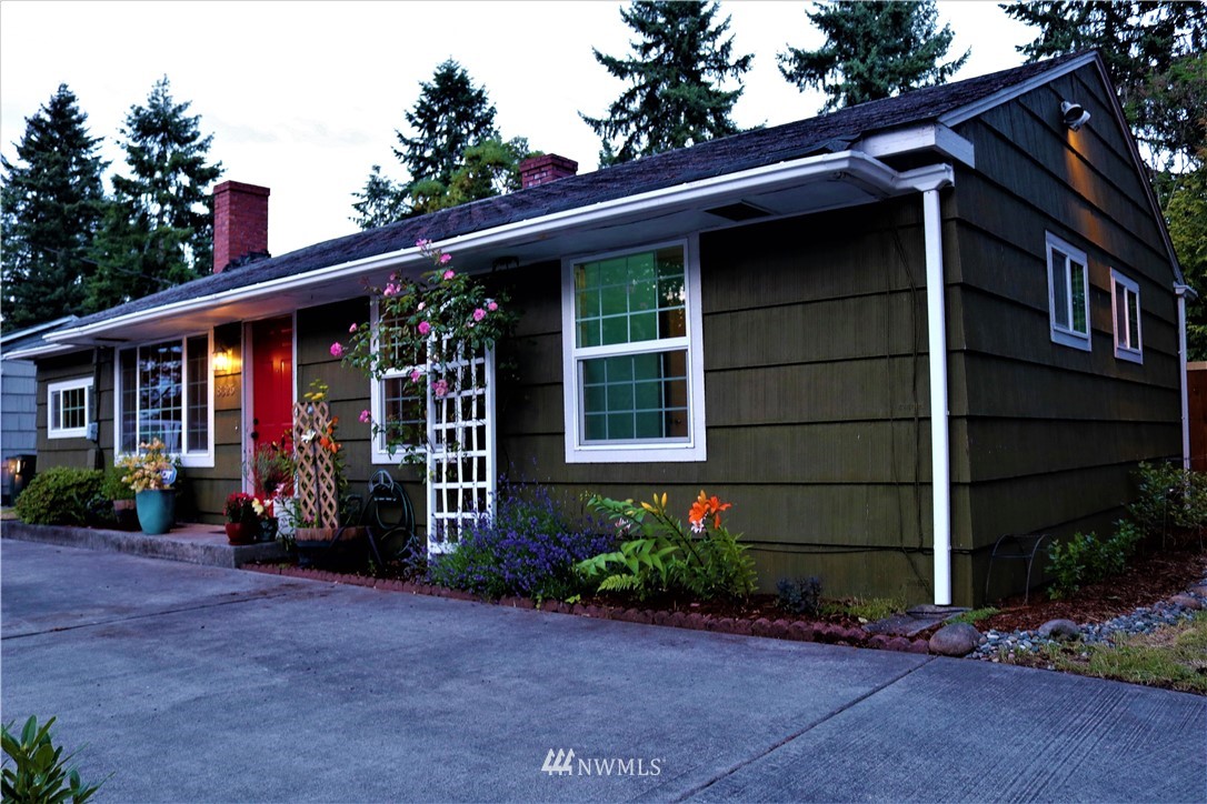 8325 Custer Road Southwest Lakewood, WA 98499 - Photo 2 of 20 a front view of a house with a garden
