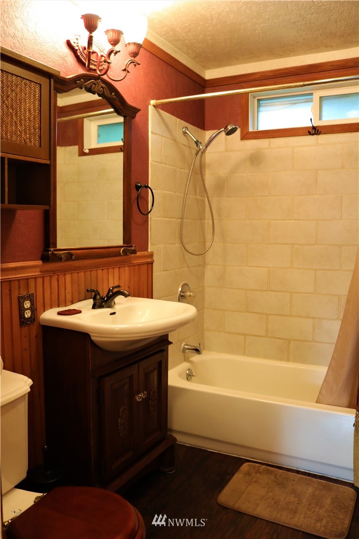8325 Custer Road Southwest Lakewood, WA 98499 - Photo 12 of 20 a bathroom with a sink and a bathtub