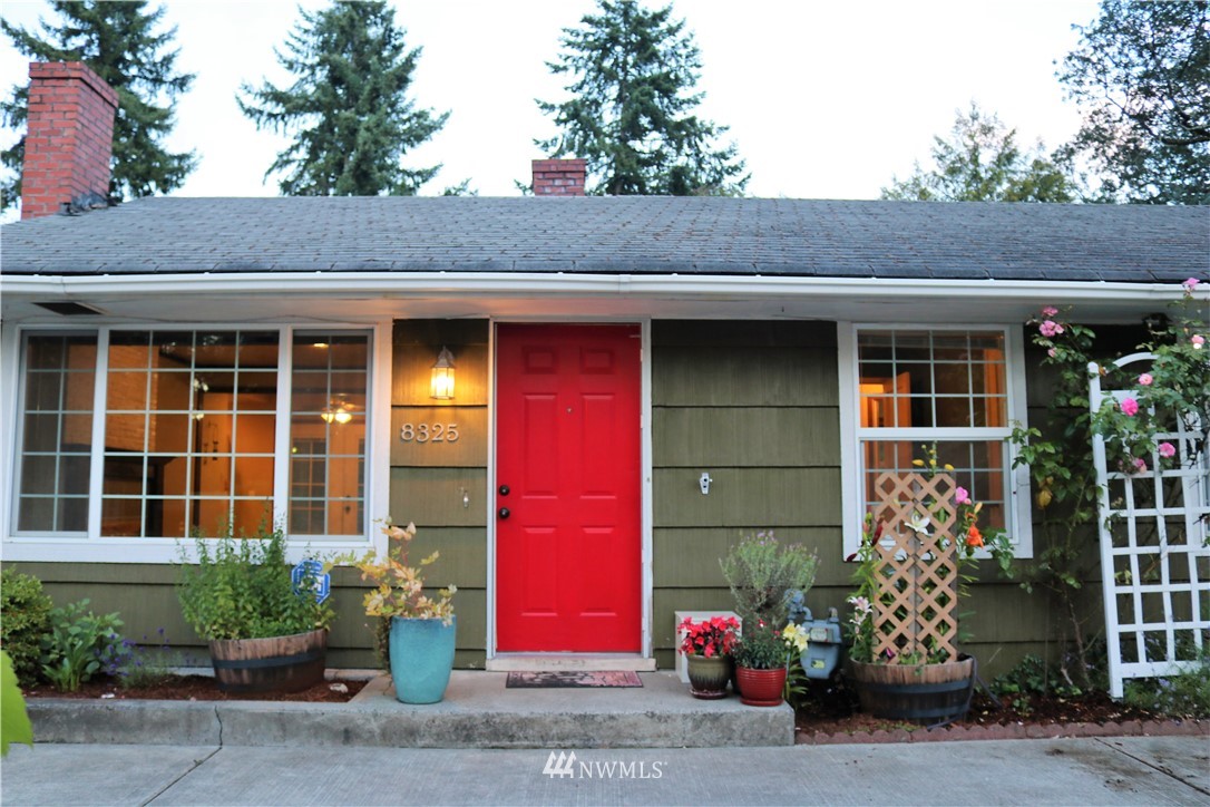 8325 Custer Road Southwest Lakewood, WA 98499 - Photo 4 of 20 a front view of a house