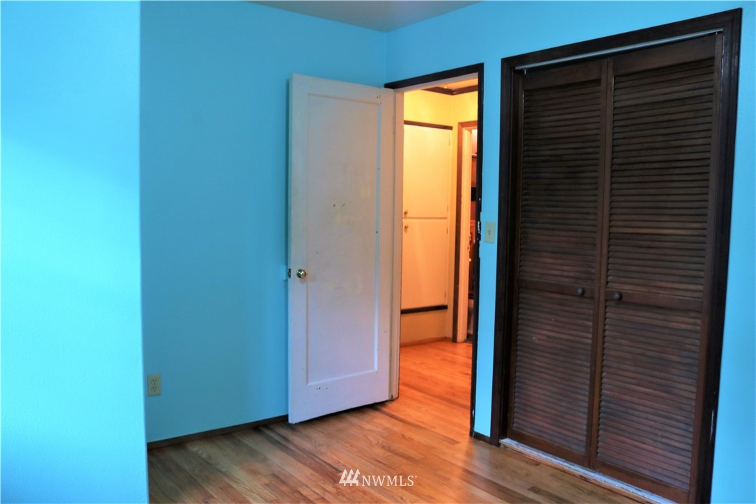 8325 Custer Road Southwest Lakewood, WA 98499 - Photo 10 of 20 a view of an empty room with wooden floor and a window