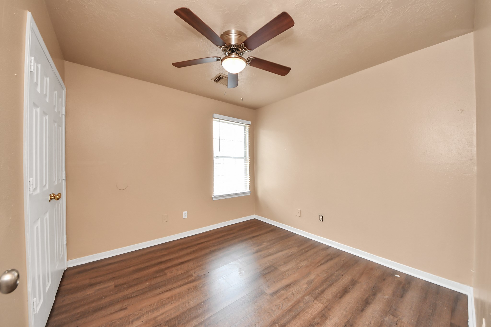 8130 Jutland Road Houston, TX 77033 - Photo 35 of 47 an empty room with wooden floor and windows