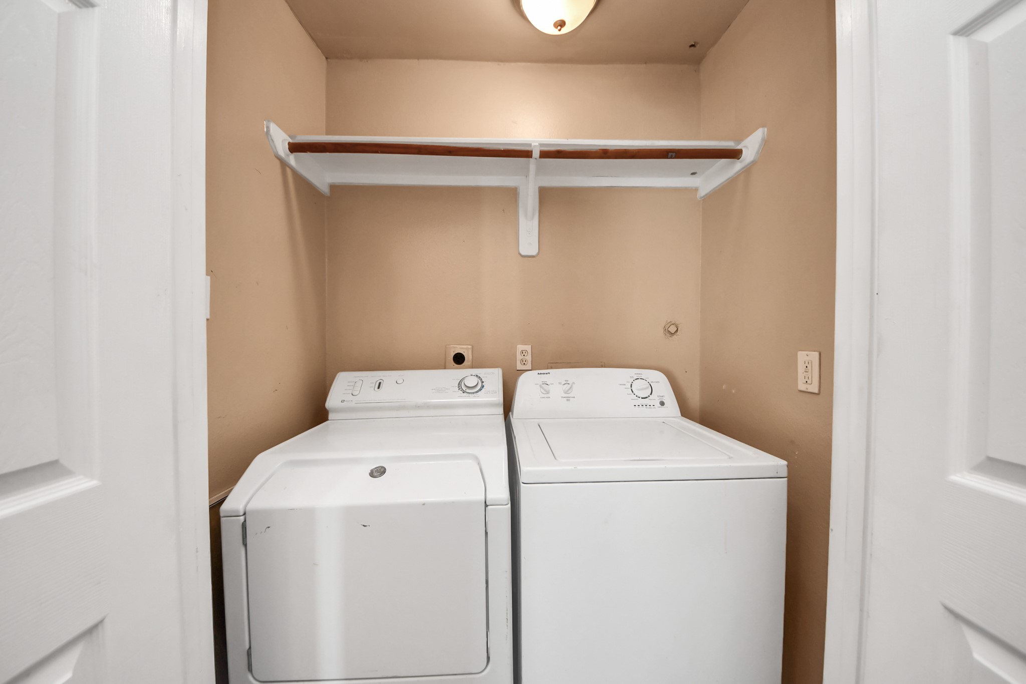 8130 Jutland Road Houston, TX 77033 - Photo 38 of 47 a utility room with dryer and washer