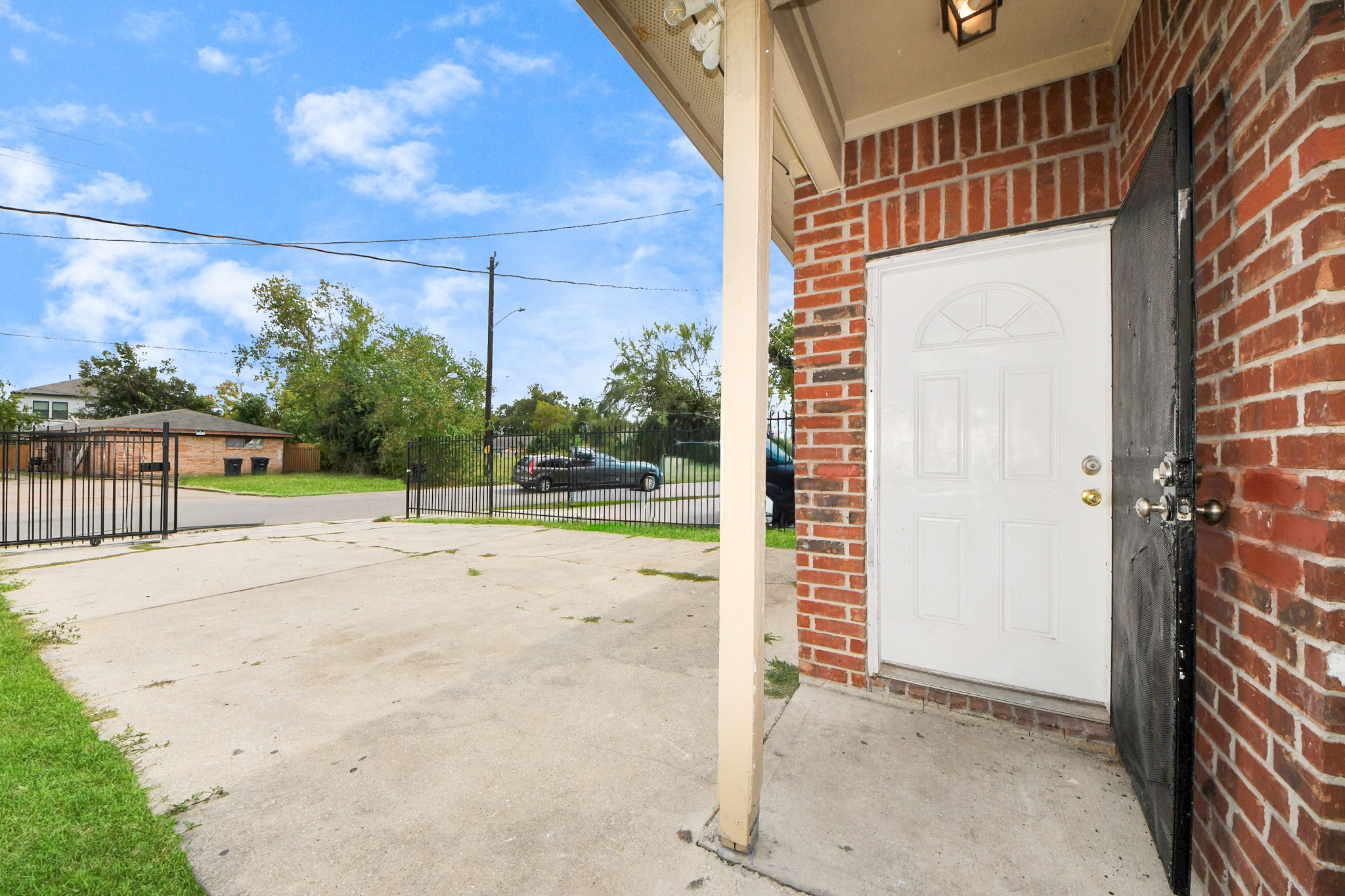 8130 Jutland Road Houston, TX 77033 - Photo 10 of 47