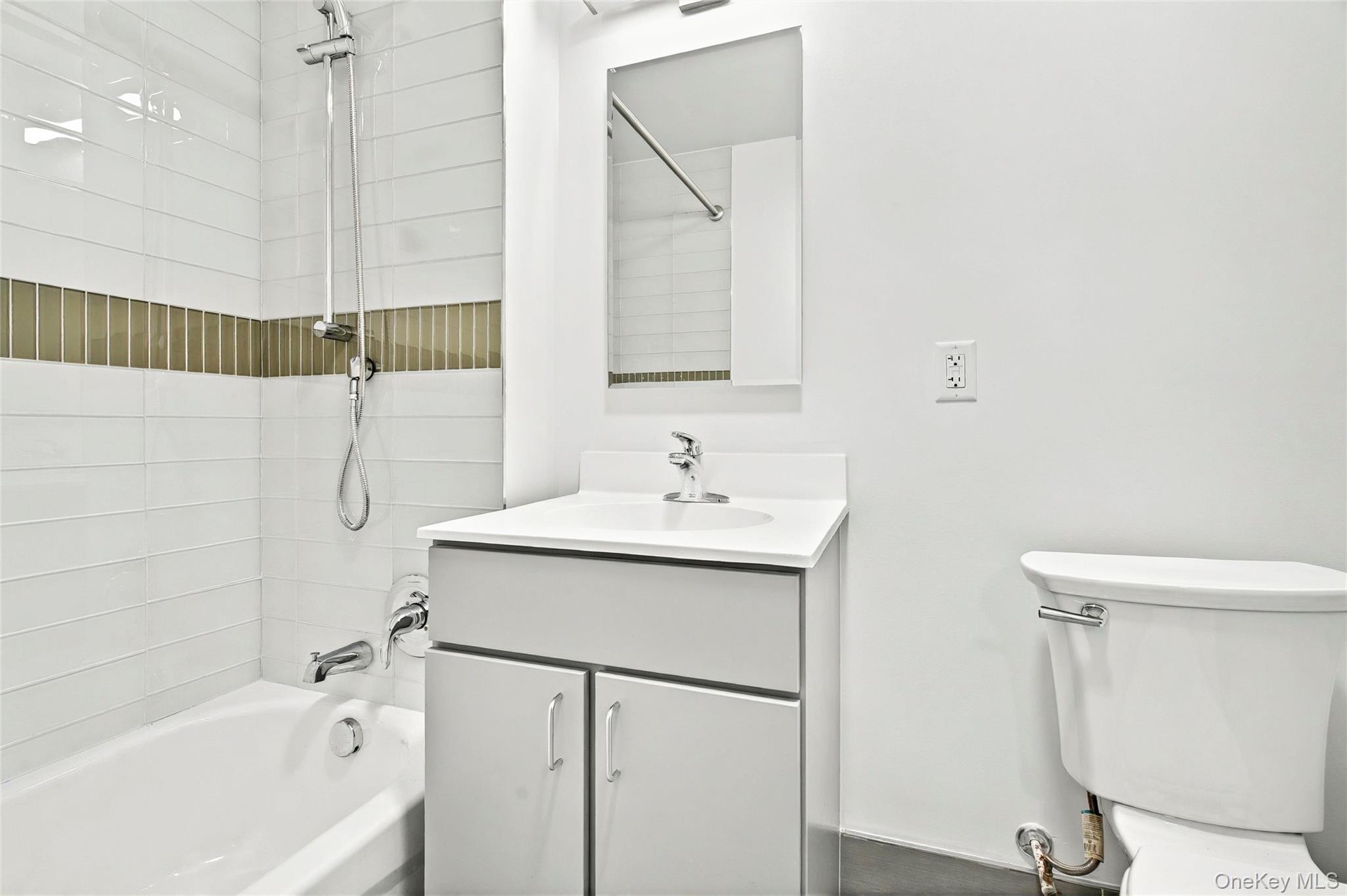 1715 A Lacombe Avenue, Unit 4A Bronx, NY 10473 - Photo 27 of 29 a bathroom with a bathtub and a shower