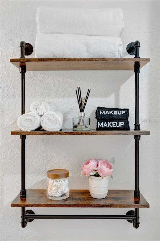 2925 24th Street North St. Petersburg, FL 33713 - Photo 3 of 33 a room with a sink