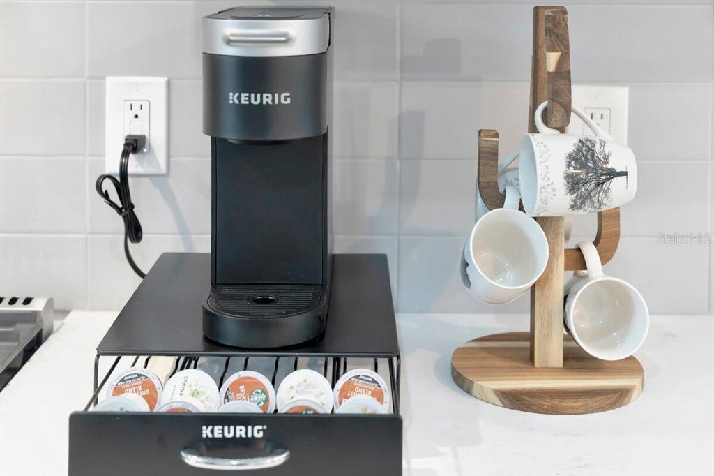 2925 24th Street North St. Petersburg, FL 33713 - Photo 8 of 33 a living room with furniture and a mirror