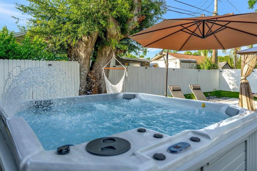 2925 24th Street North St. Petersburg, FL 33713 - Photo 9 of 33 an outdoor space with garden view