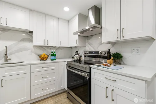 $977,777 | 20103 75th Avenue Northeast, Kenmore, WA 98028