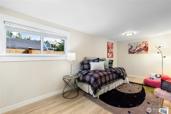 $977,777 | 20103 75th Avenue Northeast, Kenmore, WA 98028