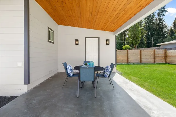 $977,777 | 20103 75th Avenue Northeast, Kenmore, WA 98028