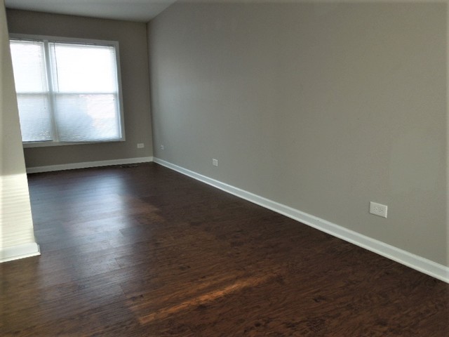 323 Dean Circle Bolingbrook, IL 60440 - Photo 3 of 9