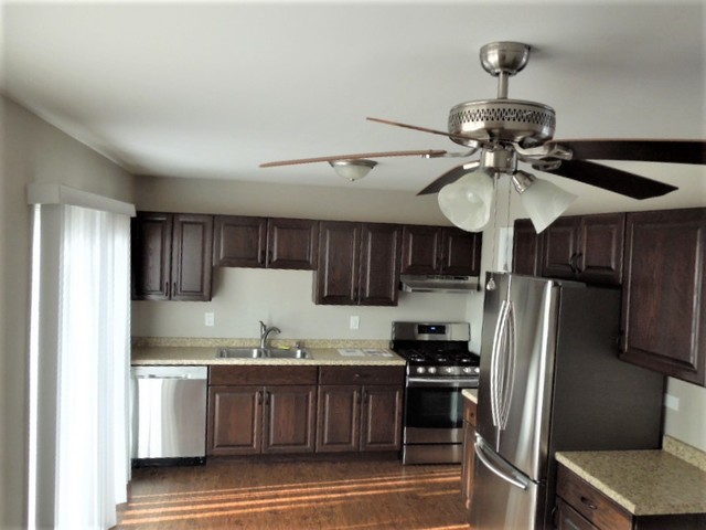 323 Dean Circle Bolingbrook, IL 60440 - Photo 4 of 9
