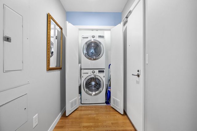 $1,060,000 | 80 Broad Street, Unit 907, Boston, MA 02110