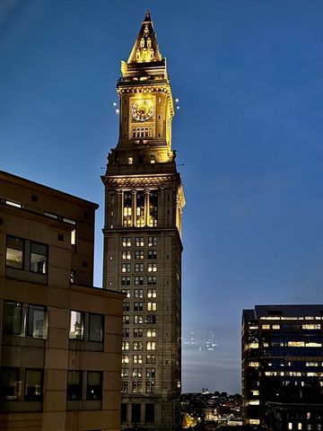 $1,060,000 | 80 Broad Street, Unit 907, Boston, MA 02110