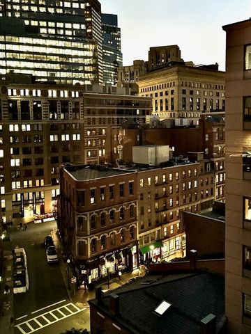 $1,060,000 | 80 Broad Street, Unit 907, Boston, MA 02110