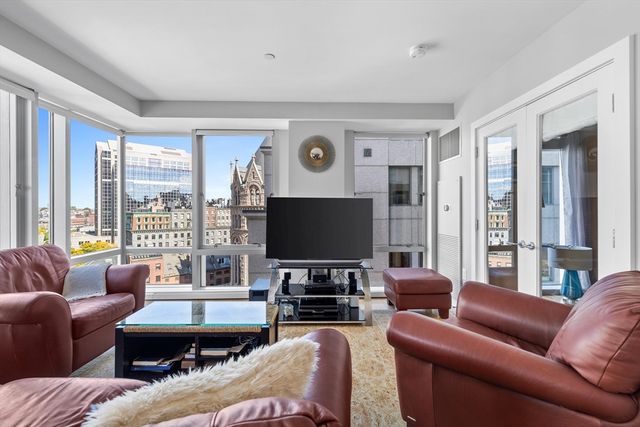 $1,060,000 | 80 Broad Street, Unit 907, Boston, MA 02110