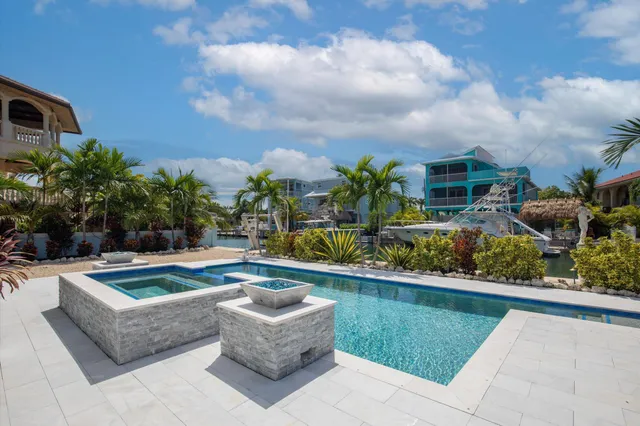 $2,800,000 | 680 Cruikshank Lane, Summerland Key, FL 33042