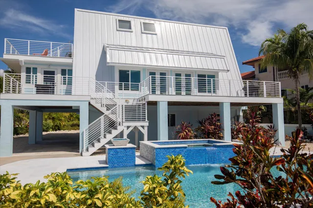 $2,800,000 | 680 Cruikshank Lane, Summerland Key, FL 33042