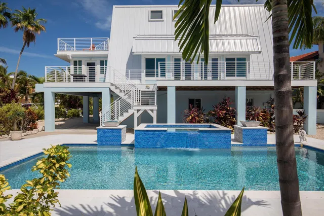 $2,800,000 | 680 Cruikshank Lane, Summerland Key, FL 33042