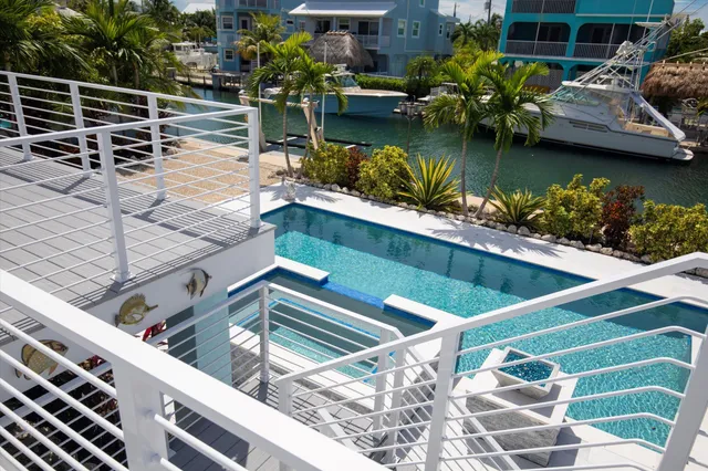 $2,800,000 | 680 Cruikshank Lane, Summerland Key, FL 33042