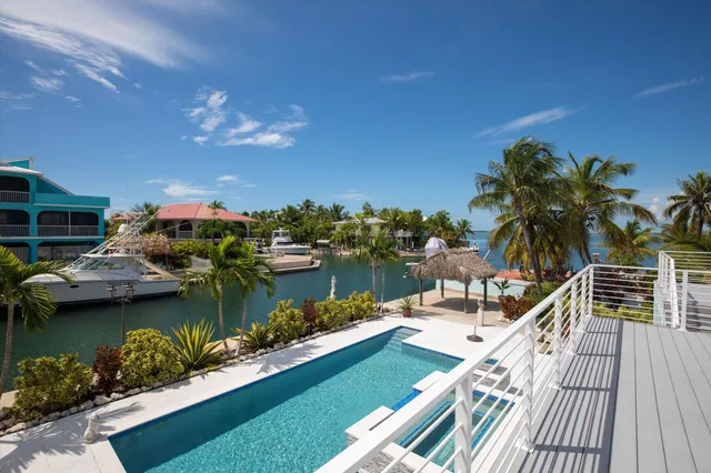 $2,800,000 | 680 Cruikshank Lane, Summerland Key, FL 33042